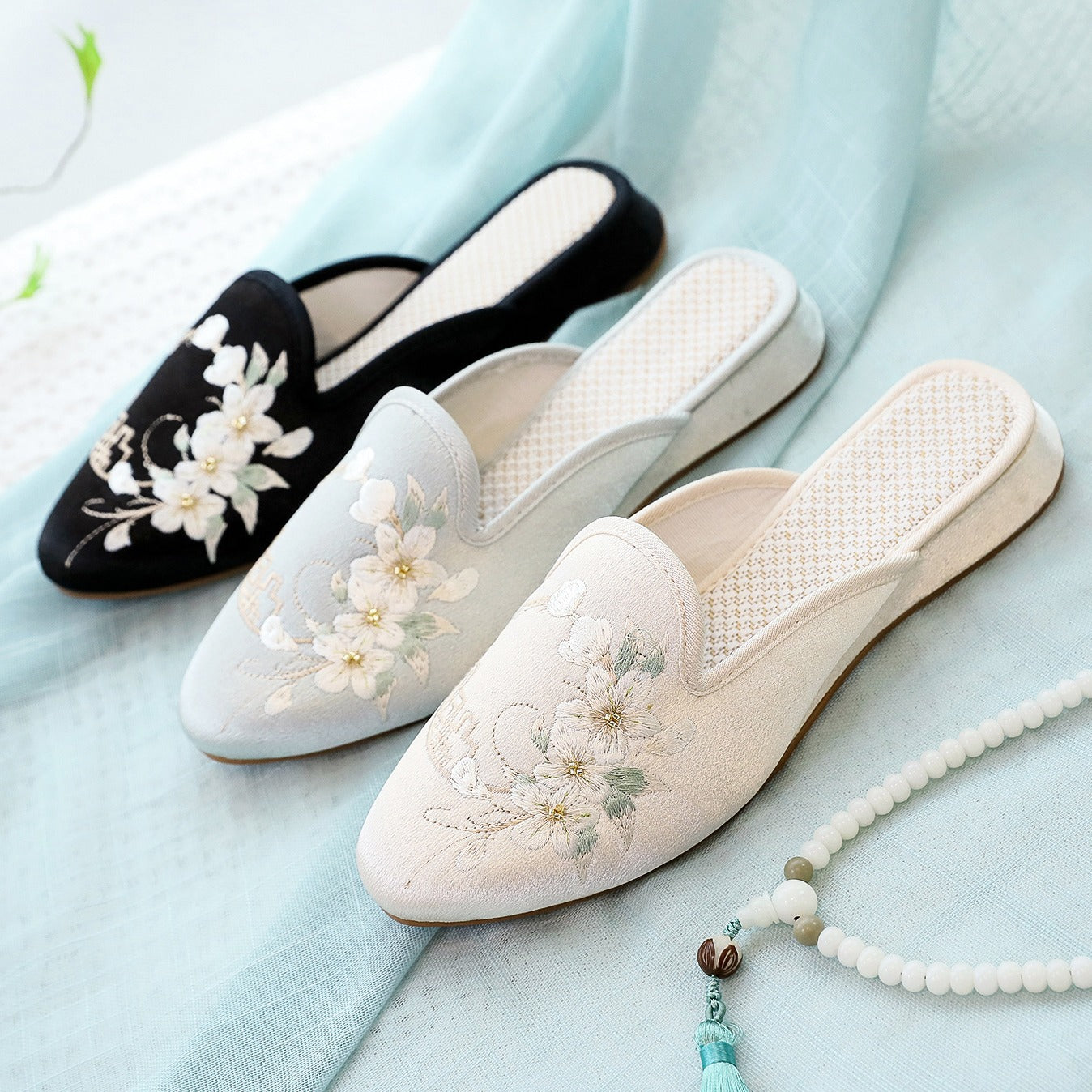 Women's Mercerizing Satin-surface Embroidered Slippers