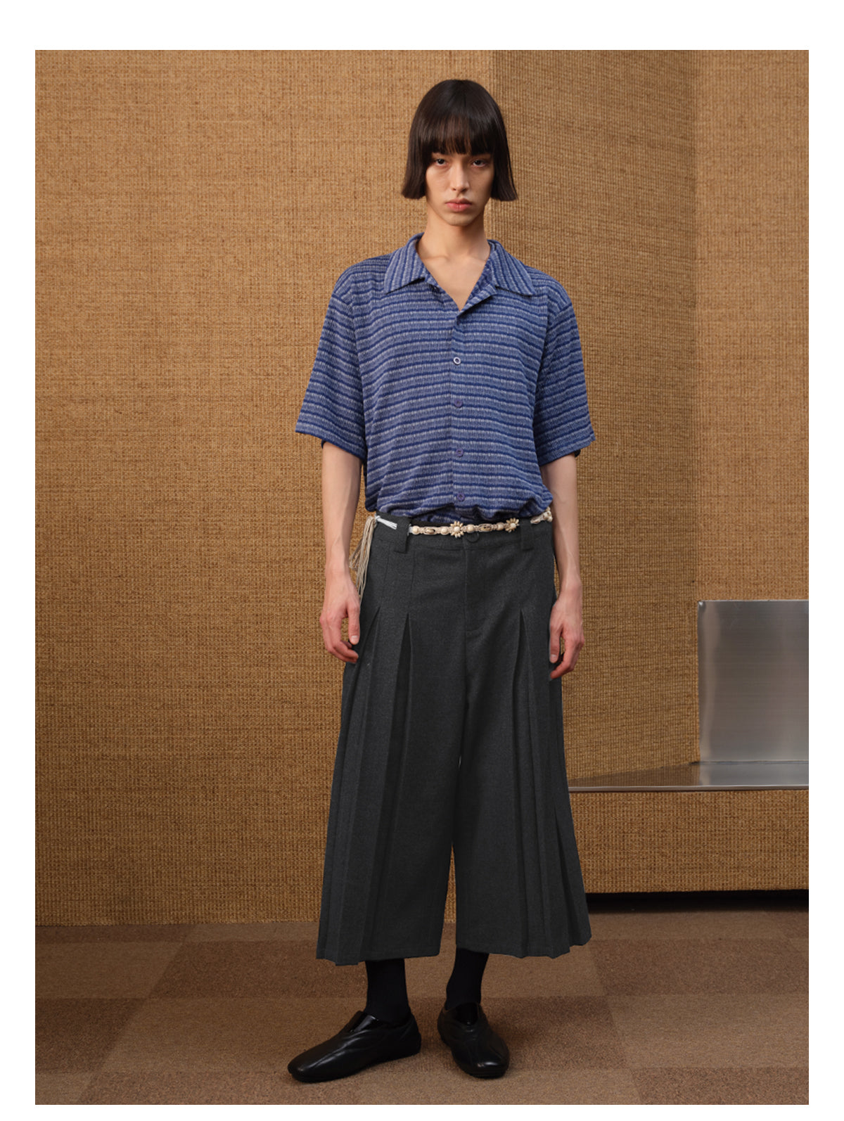 Flower Gray Cross Pleated Seven Quarter Pants