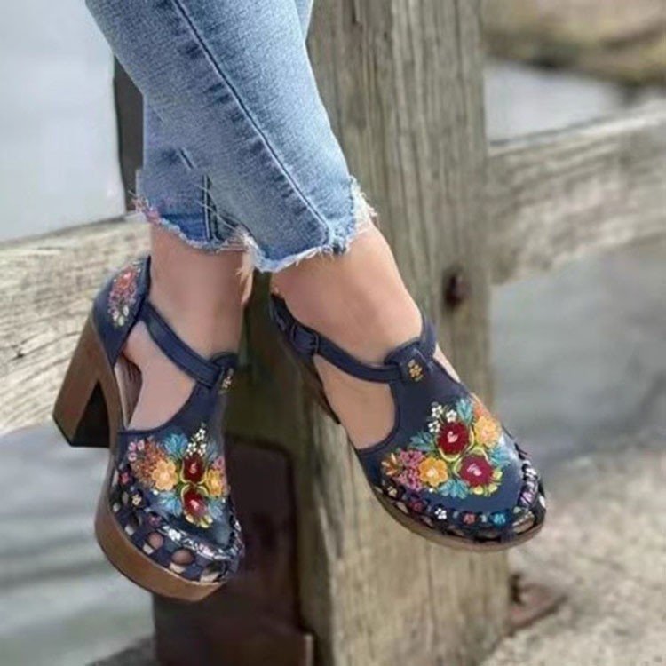 New Summer Retro Ladies Thick Heel Sandals European And American Fashion Round Head Flowers