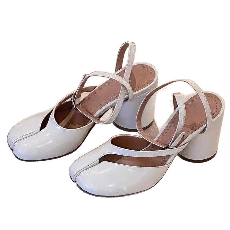 Split-toe Shoes Trotter Word Buckle High Heels 8CM