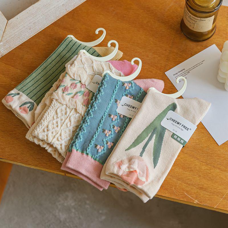 Women's Retro College Style Tulip Floral Cotton Socks