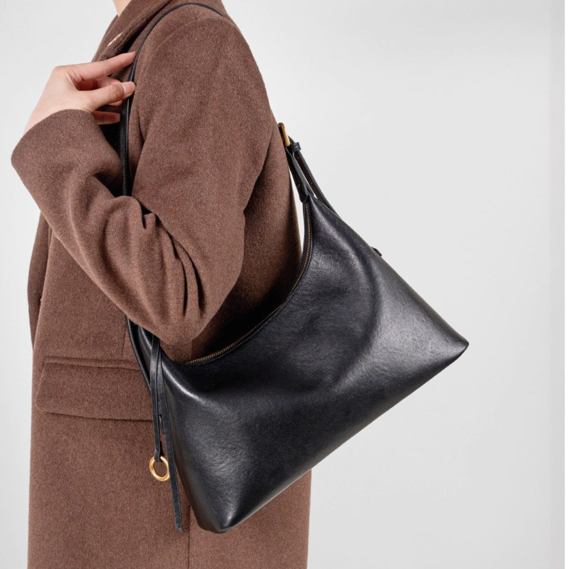 Genuine Leather Underarm Shoulder Bag With A Large Capacity