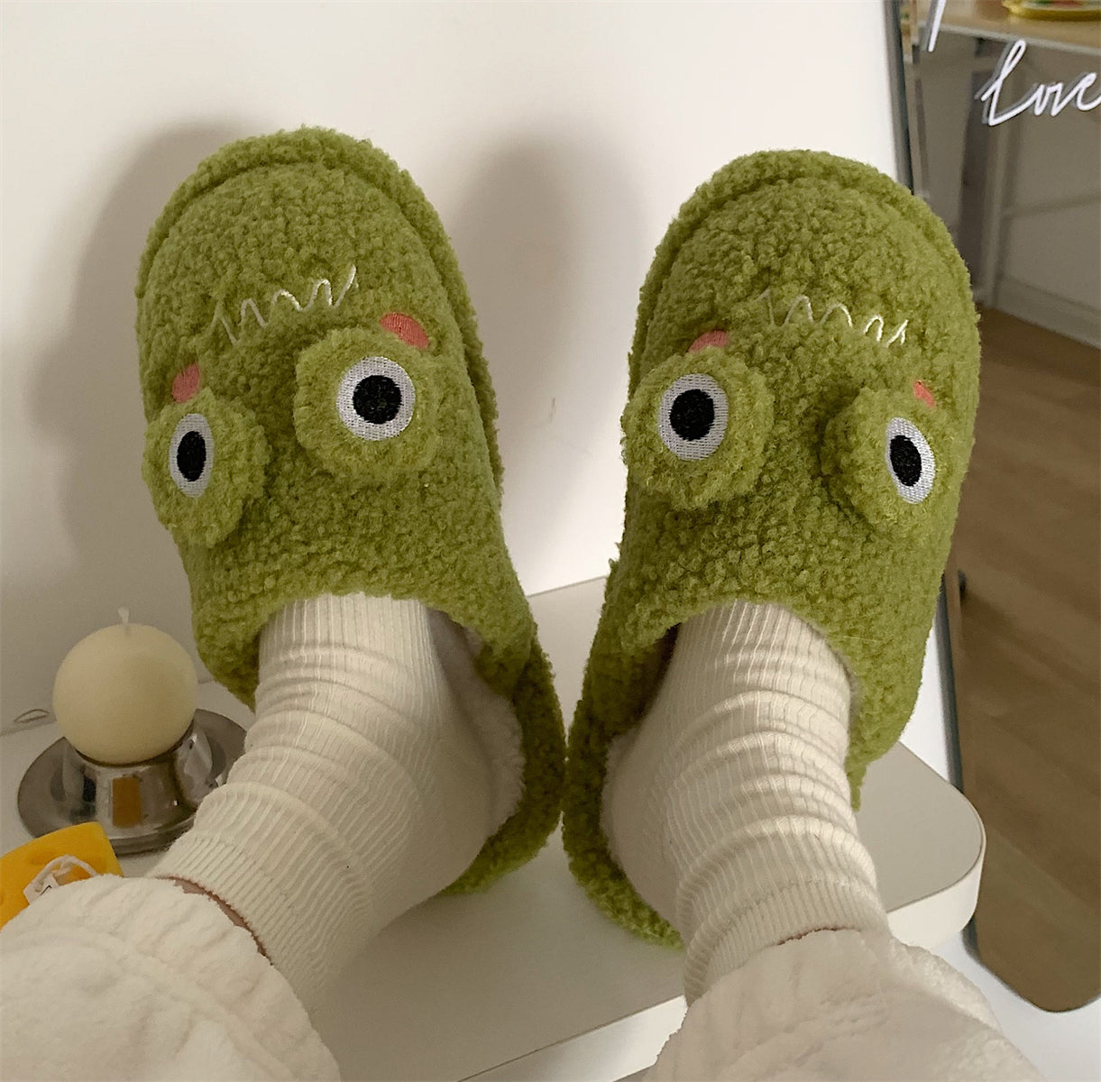 Half-pack with cotton slippers