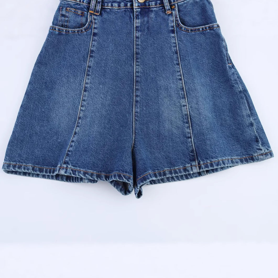 Denim jumpsuit til kvinder med V-udskæring, figursyet pasform og halterneck med åben ryg