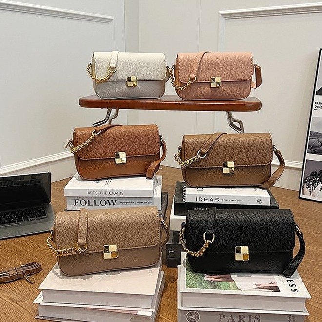 Simple Chain Small Square Western Style Hardware Decoration Hand Shoulder Bag