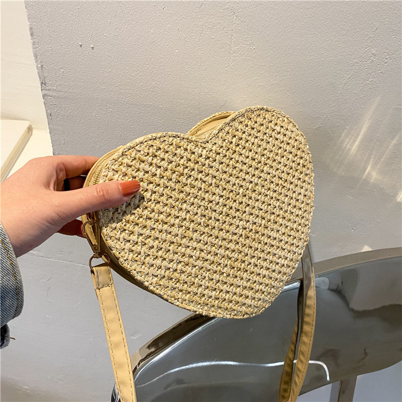 Western-style Love-shaped Straw Woven One-shoulder Diagonal Bag