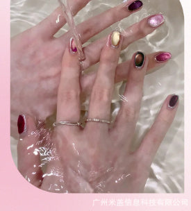 Nail Art Pen With A No-makeup Looklaid-back Cat-eye Gel Pen