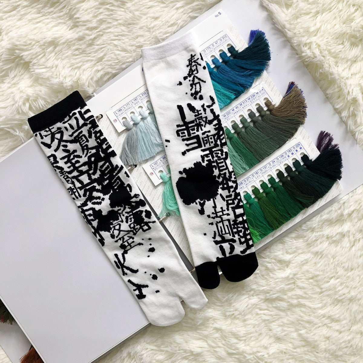 Japanese Sou Style Flower Cat Harajuku Literary Girl Two-toe Socks