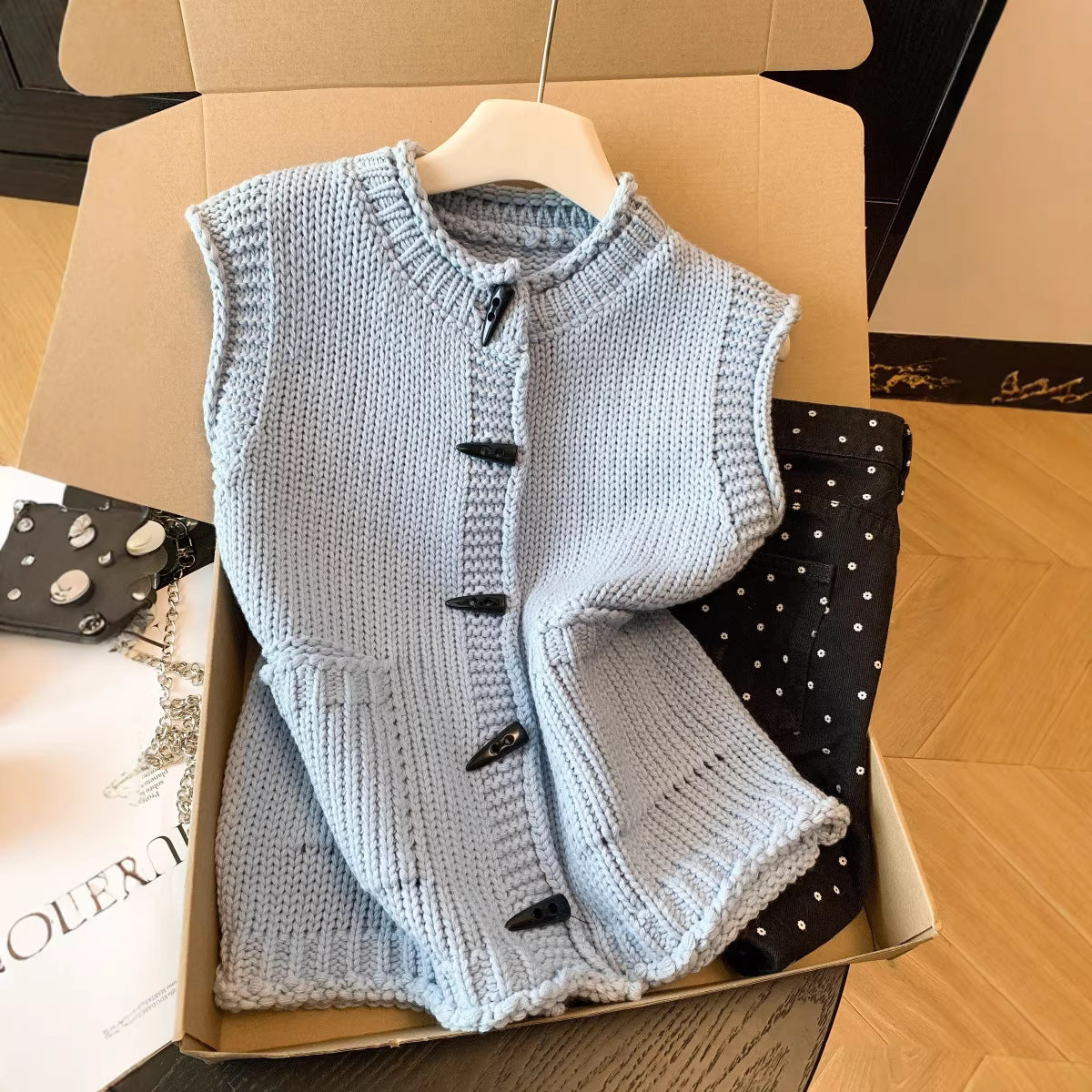Loose-fitting Single-breasted Layered Top For Winter