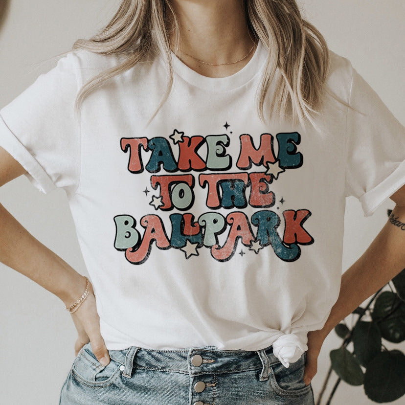 Sød og nuttet t-shirt med bogstaver og løs rund hals