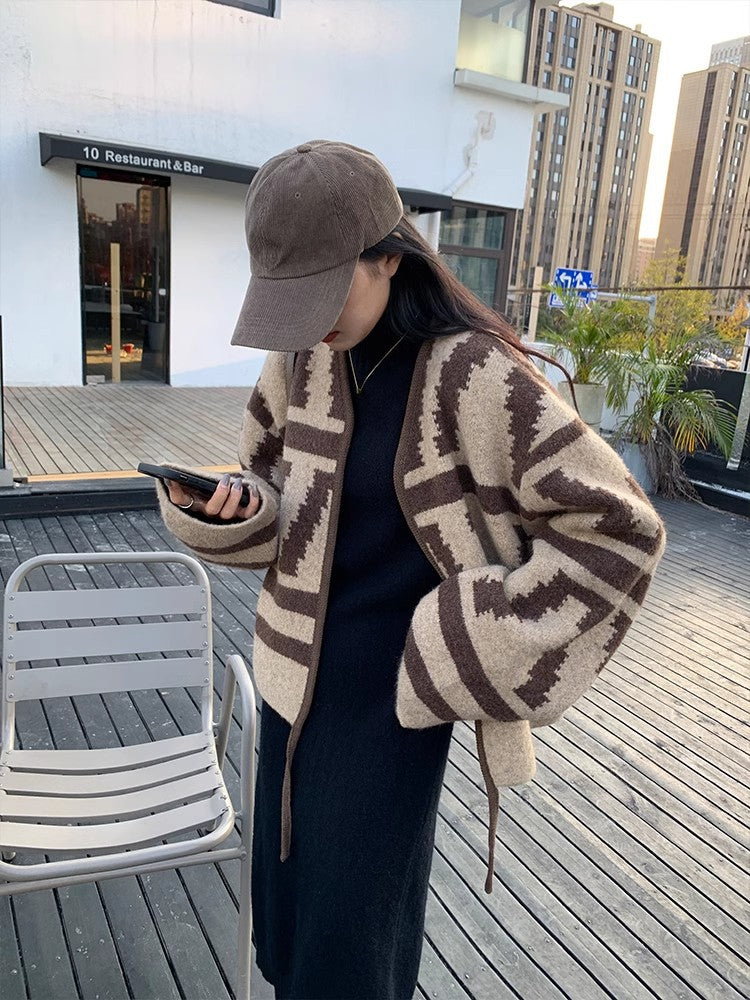 Løs og afslappet moderigtig sweaterjakke
