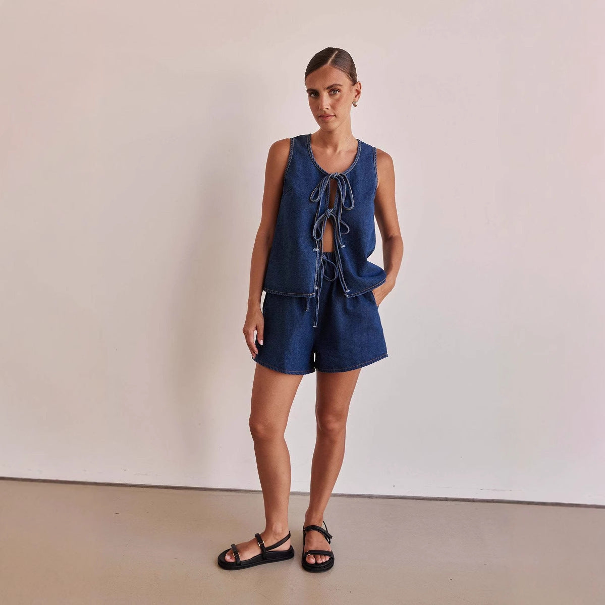 Fashionable Casual Sleeveless Top And Shorts Set With Tie Details
