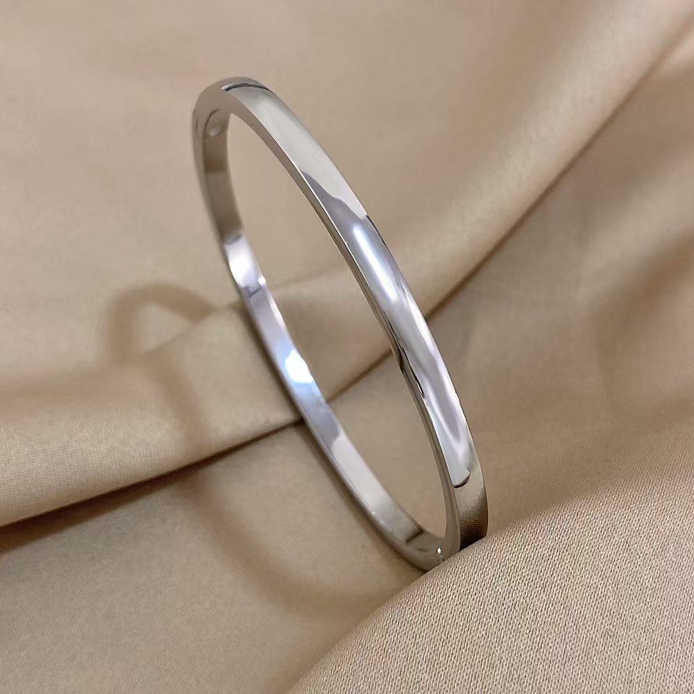 Enkelt Glat Buet Solid Oval Armring