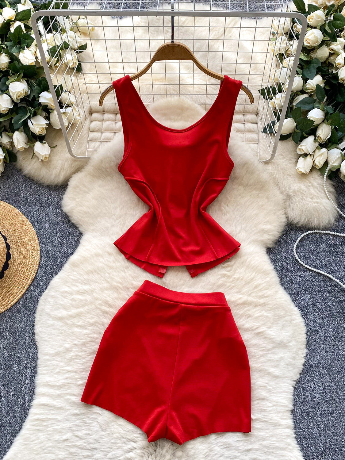 Slimming Camisole With Hip-hugging Casual Pants