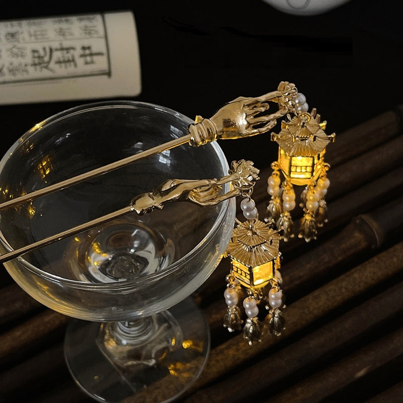 Alloy Handmade Antique Style Walking Lantern Bun