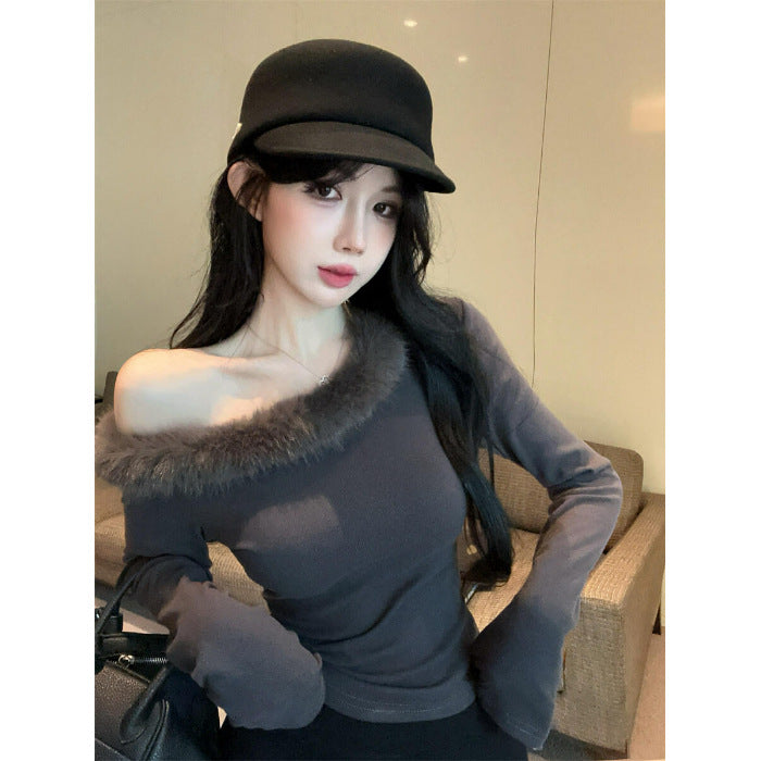 Sexet off-shoulder fluffy top til kvinder med en ren, men forførende stemning