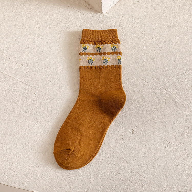 Women's Fashionable And Versatile Retro Mid-calf Socks
