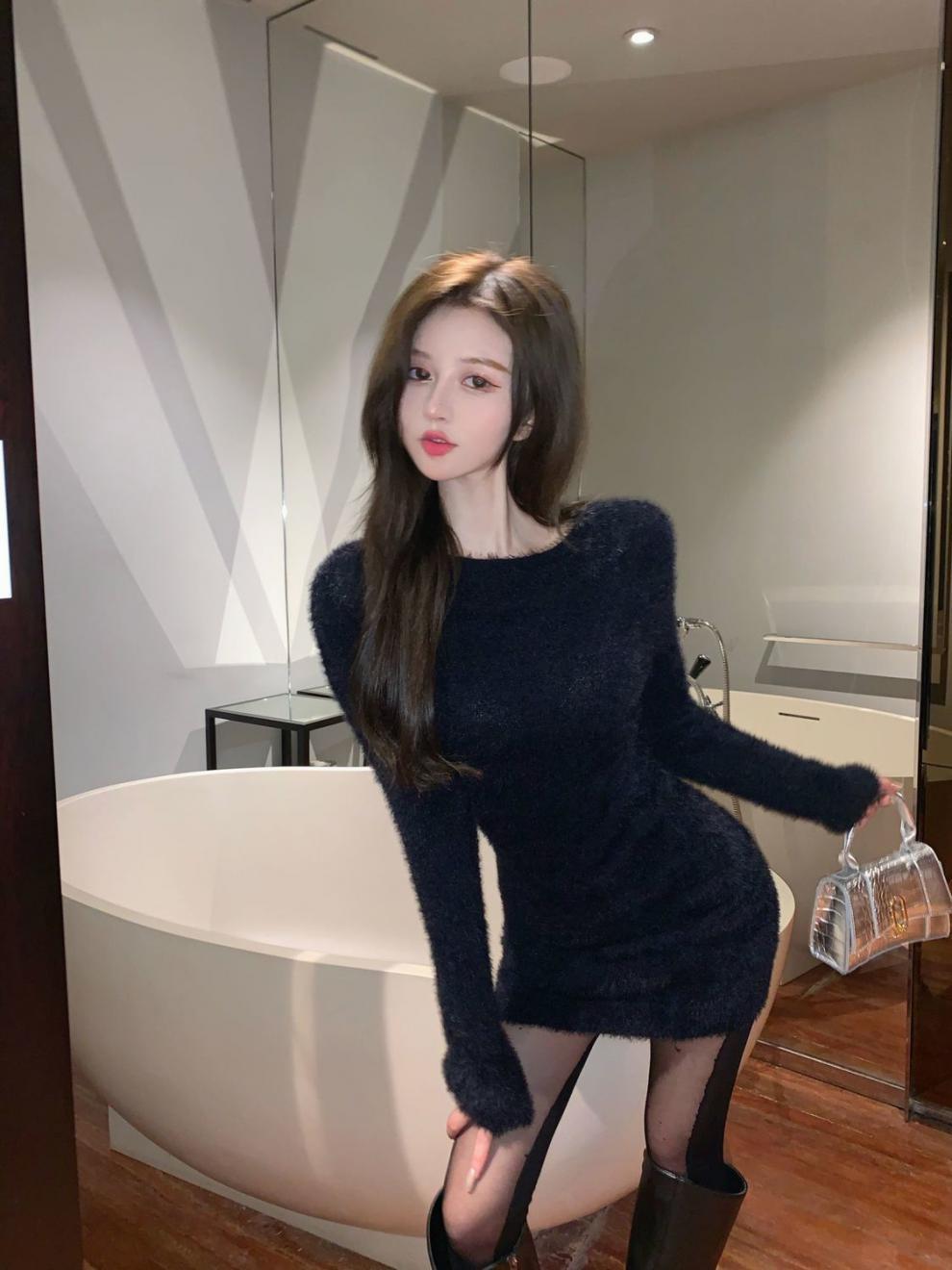 Women's Tight-fitting Cinched Long Sleeve Mink Fur Dress