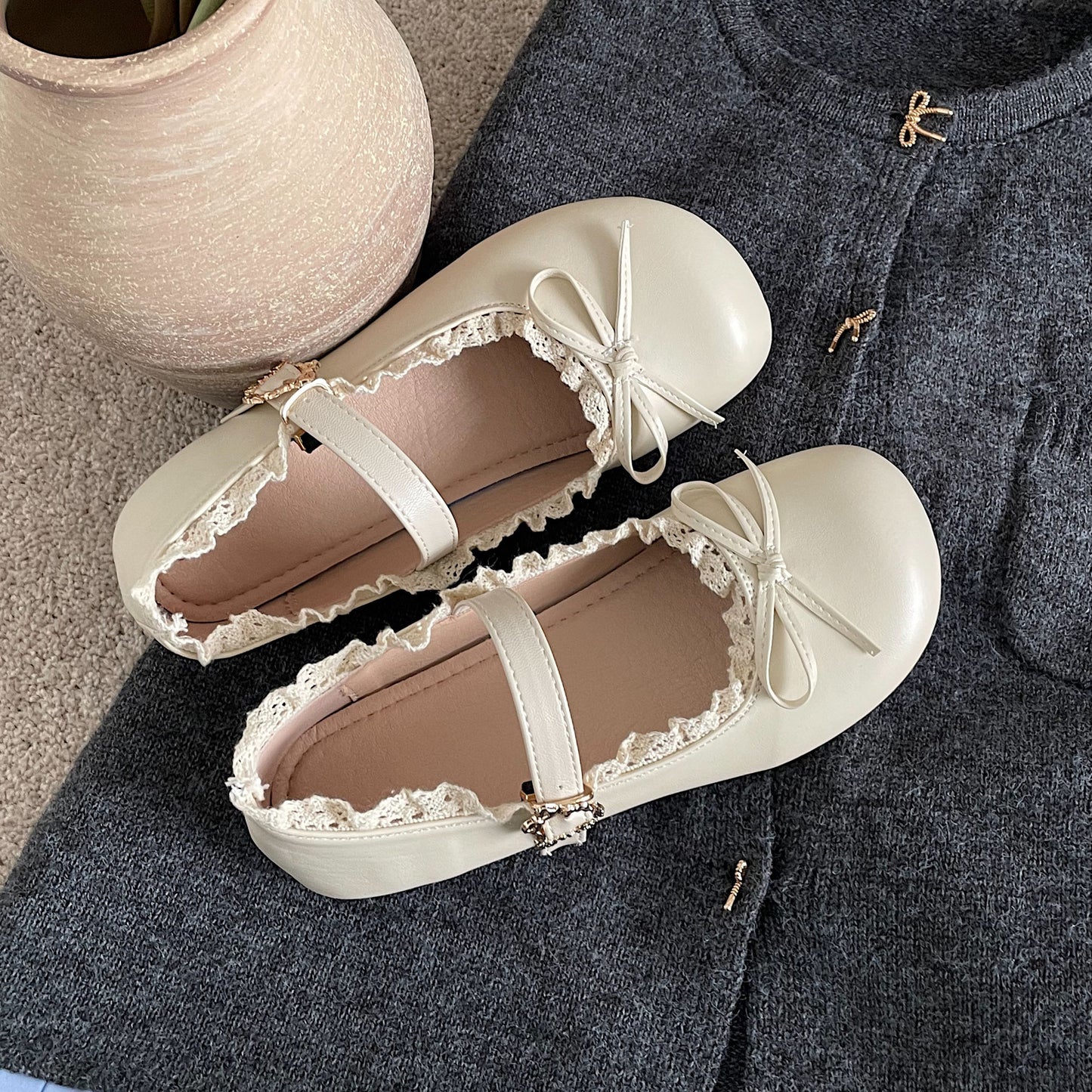 Round Toe Vintage Bow Leather Flat Shoes