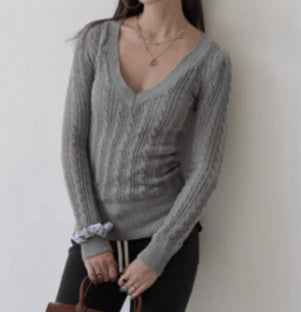 V-neck Spicy Girl-style Long-sleeve Sweater With A Regular Shoulder Line