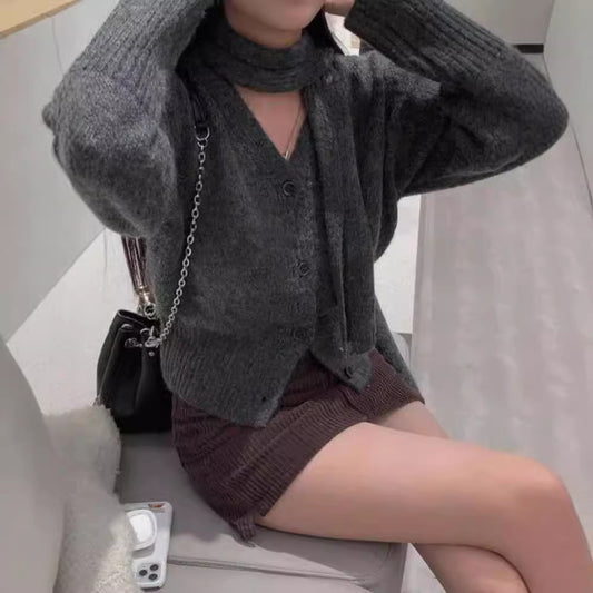 Warm Halter Scarf Design Sense Niche V-neck Sweater Women's Long-sleeved Sweater