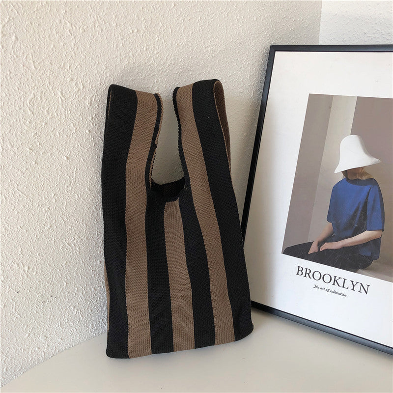 Woven Black And White Checkered One-shoulder Armpit Bag