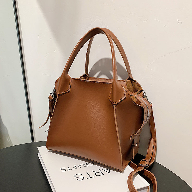 Design On The New Wing Bag Retro Shoulder Bag Female