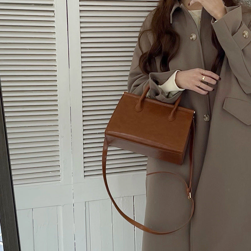 Niche Vintage Oil Wax Leather Shoulder Handbag