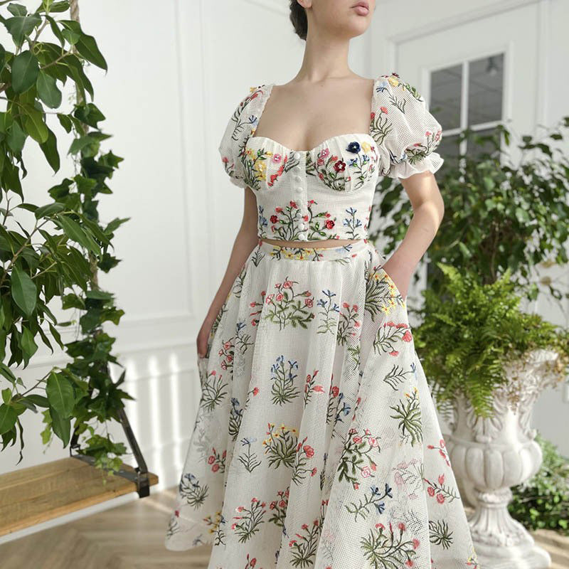 Women's Fitted Waist Backless Embroidered Skirt Two-piece Set
