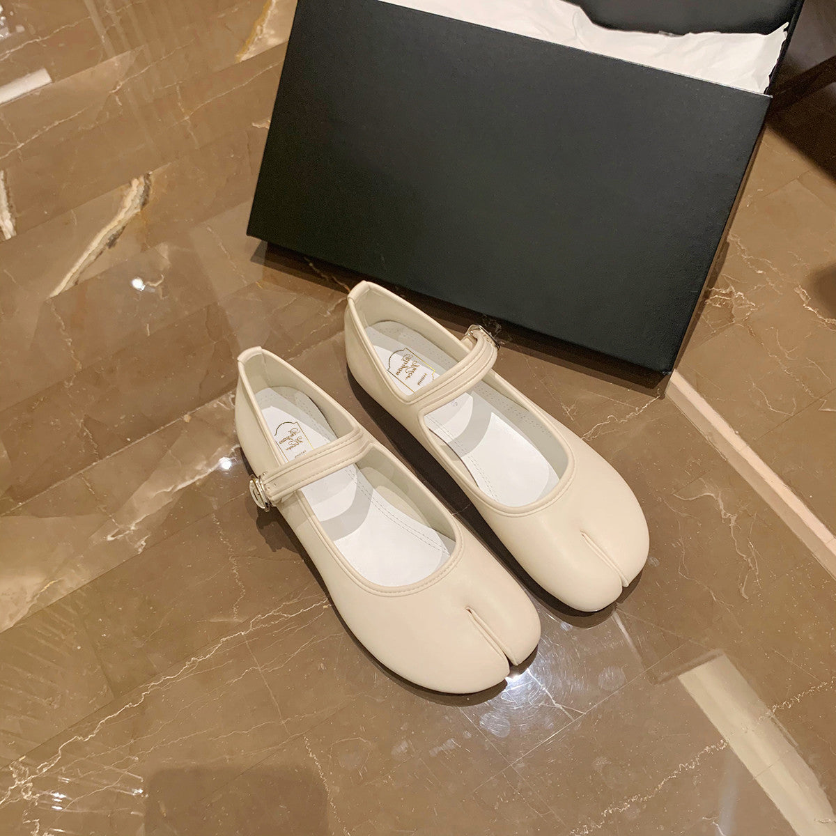 Straight Line Buckle Mary Jane Shallow Mouth Horseshoe Flat Sole Single Shoes