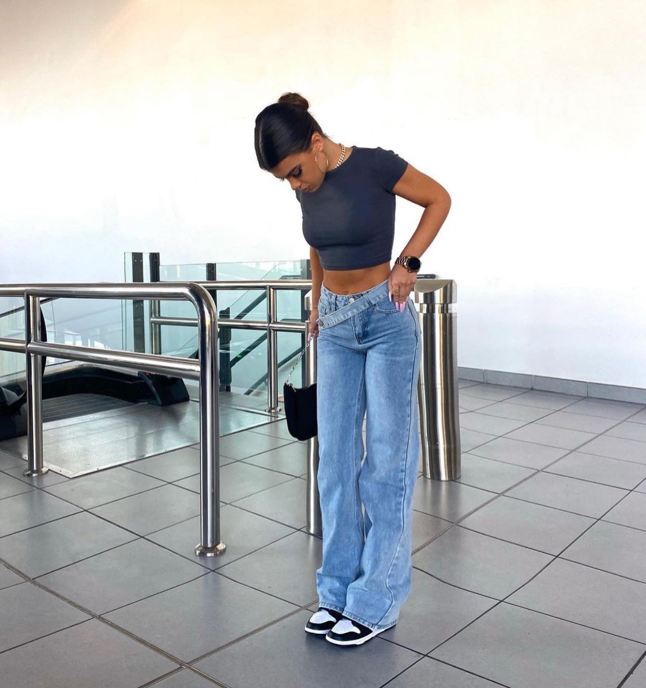 Lyseblå Jeans med personligt design, knapper og lige ben
