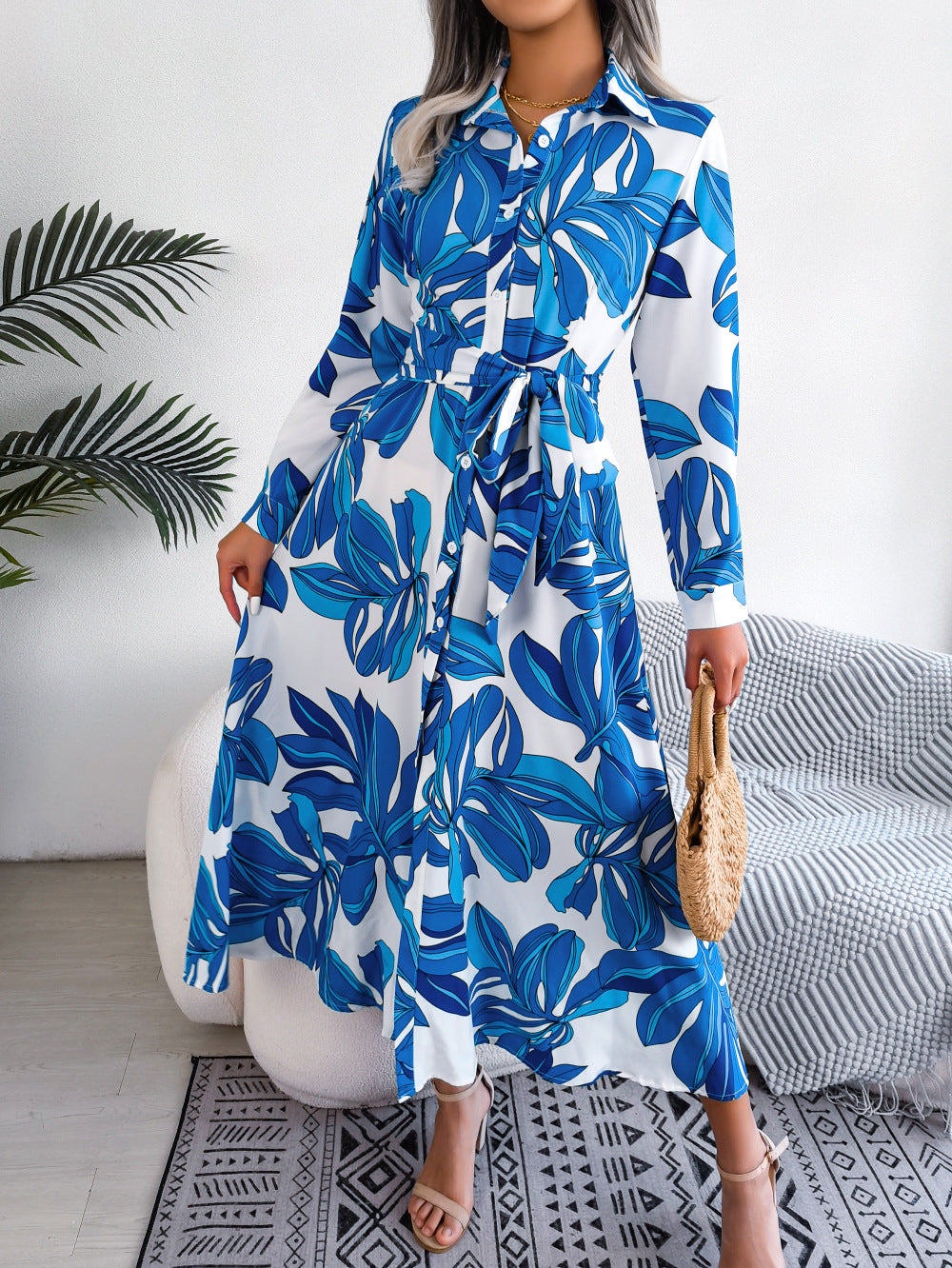 Maxikjole med blomstret print, revers og bindebånd i taljen til kvinder
