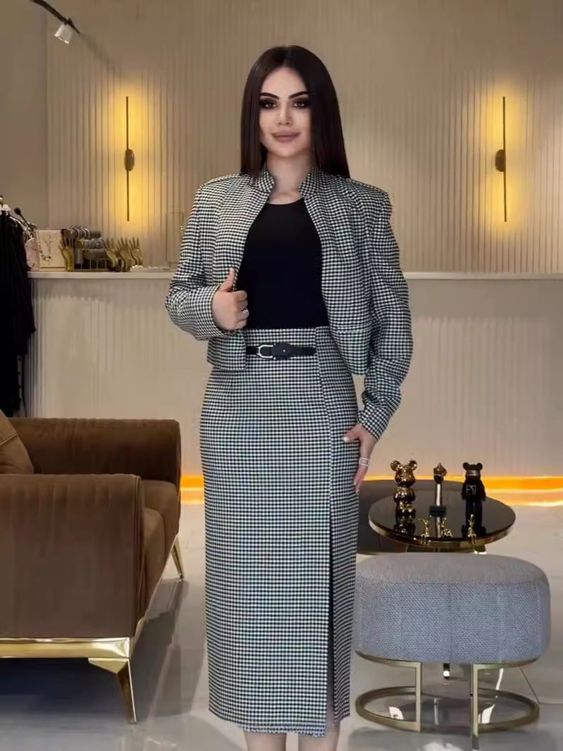 This Fashionable Womens Two-piece Set Includes A Well-tailored Piece