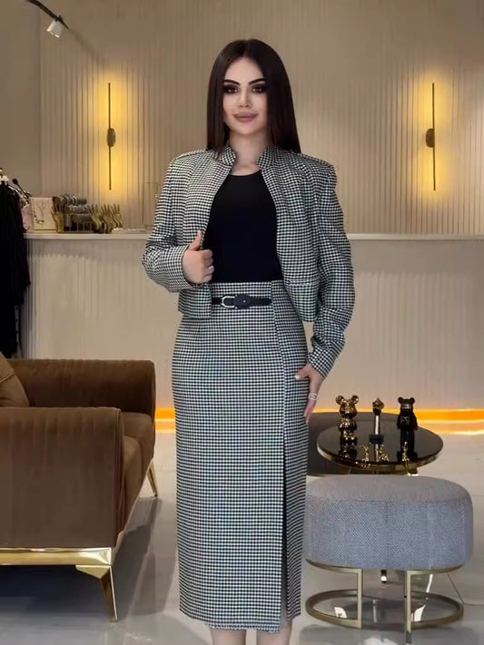 This Fashionable Womens Two-piece Set Includes A Well-tailored Piece