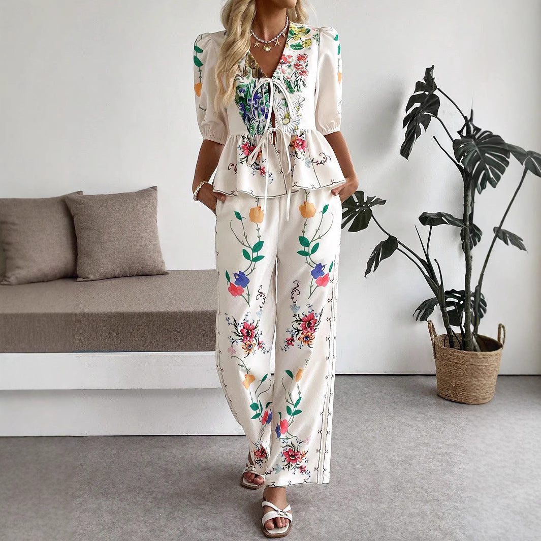 New Street-style Fashion V-neck Tie-front Short-sleeve Set With A Bold Print