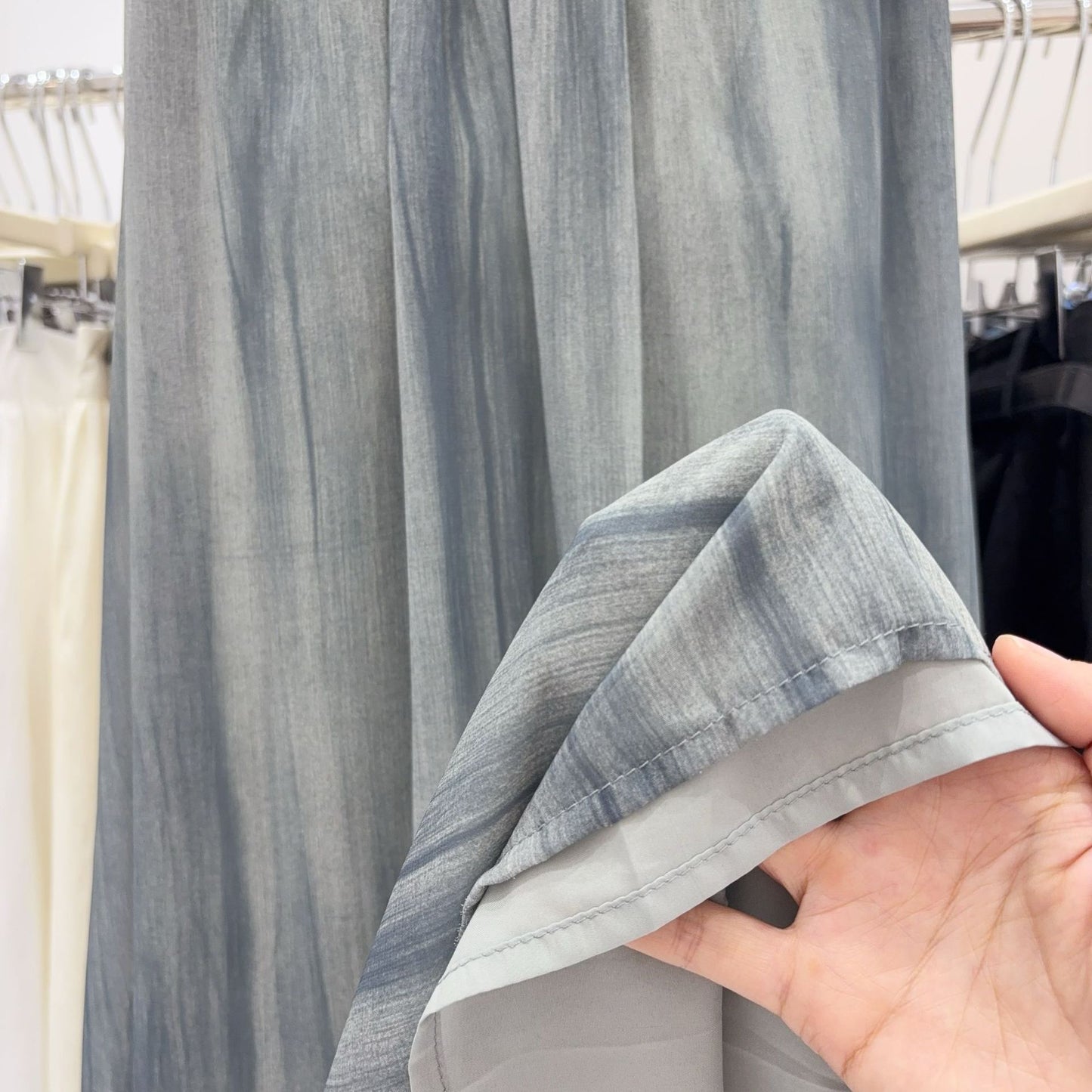 A Loose-fitting Dress With A Waist-cinching Design That Flatters Your Figure And Feels Incredibly Comfortable