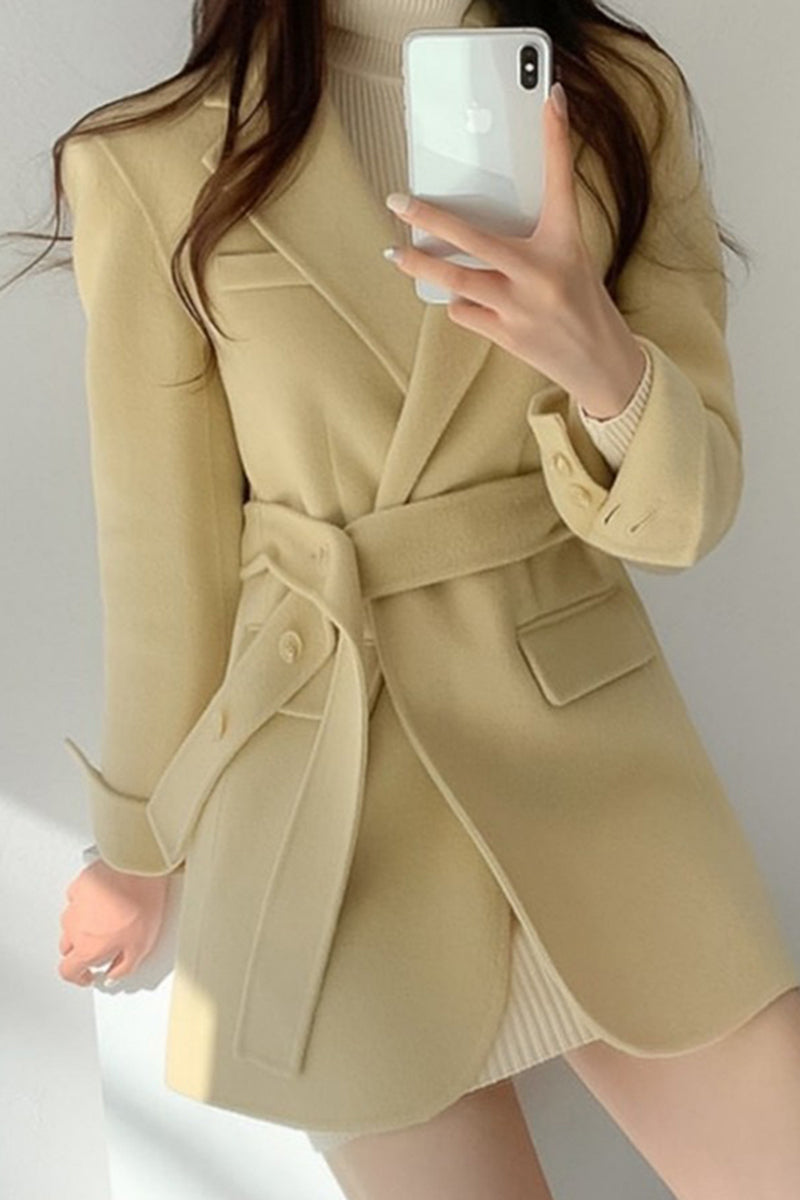 Cardigan vintage français avec col cravate et taille cintrée