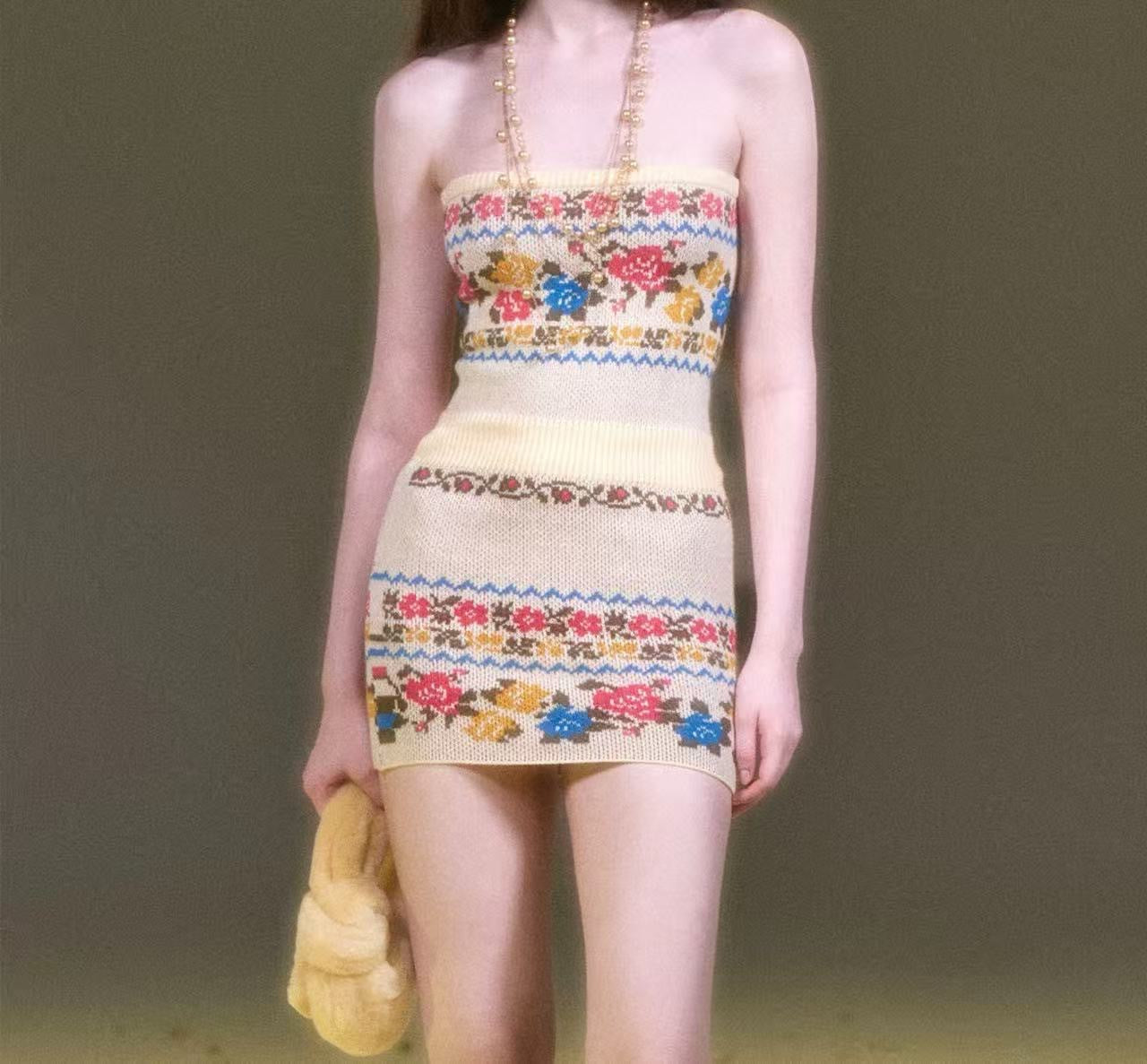 Contrast-color Rose Fair Isle Knit Cardigan Figure-hugging Floral Tube Dress