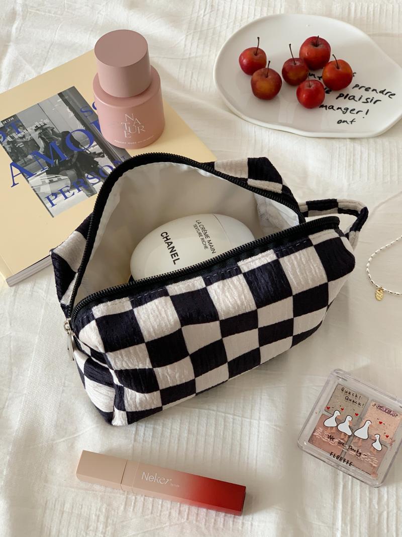 Women's Large Capacity Portable Retro Cosmetics Storage Bag