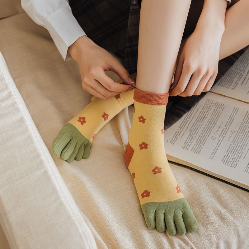 Dot Floret Japanese Finger Socks