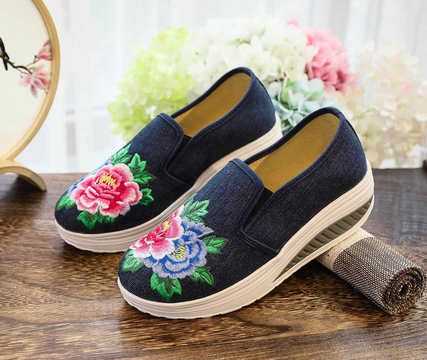 Casual Slip-on Student Shoes Embroidered Cotton Shoes
