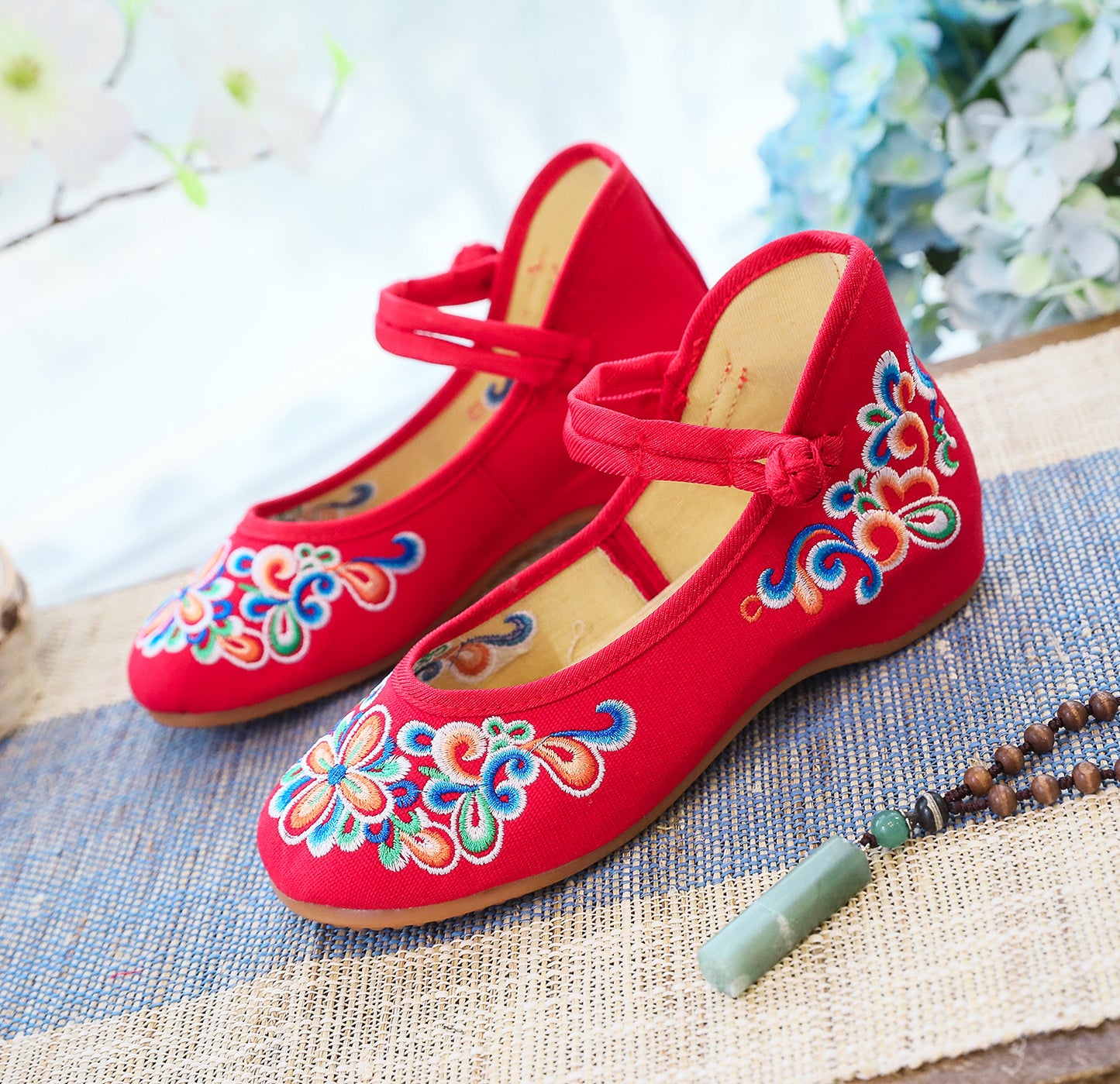Women's Round Head Canvas Embroidered Cotton Shoes