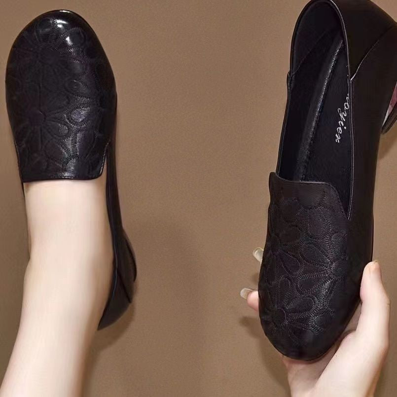 Women's Soft Leather Embroidered Retro Shallow Mouth Round Toe Shoes