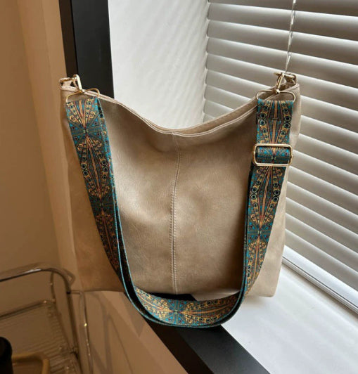 Retro Shoulder Messenger Bag Large Capacity Commuter Women's Bucket Bag