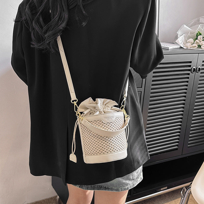 Simple And Stylish Woven Commuting Single Shoulder Bucket Bag