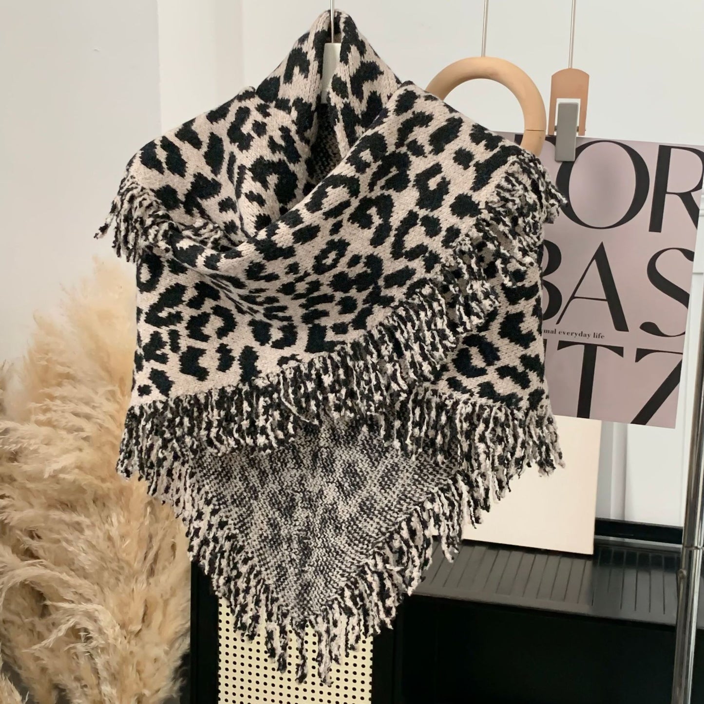 Varmt og stilfuldt leopardfrynset tørklæde sjal to-i-én