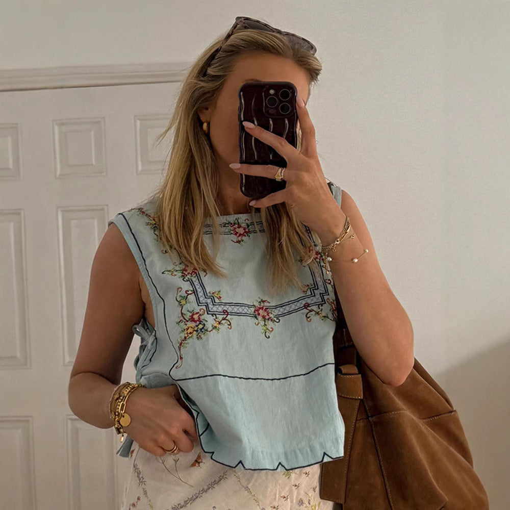 Stylish Relaxed-fit Sleeveless Crew-neck Embroidered Cropped Top