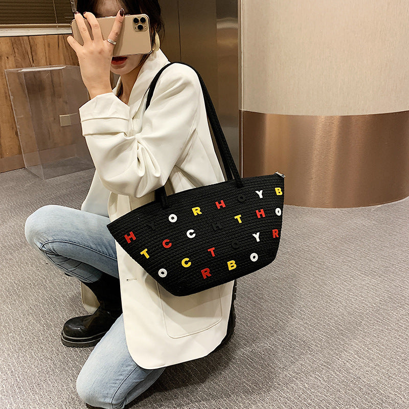 New Tide Woven Messenger Bag