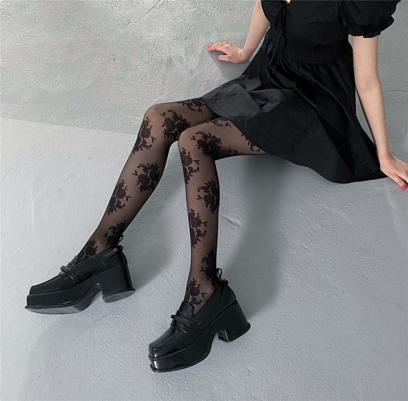 French-style Elegant Vintage Rose Embroidery White Base Silk Stockings Sweet Retro Court-style Tights For Women