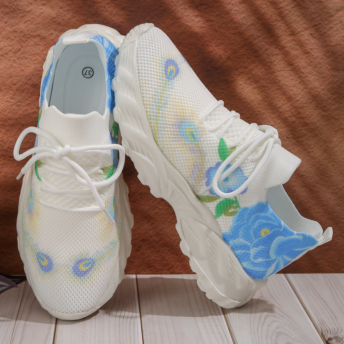 Casual Flower Flying Woven Breathable Surface Soft Bottom Lightweight Sneaker